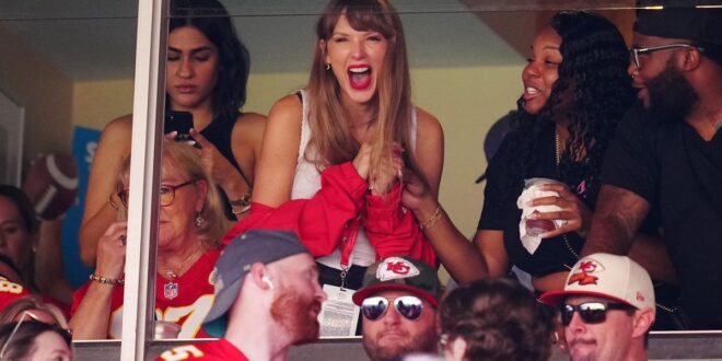 Travis Kelce Bought Out An Entire Restaurant To Party With Taylor Swift And The Chiefs